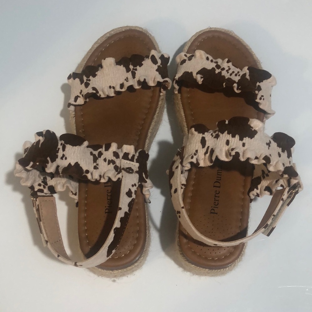 Cowhide Sandals Pierre Dumas Size 7 Super Cute!!